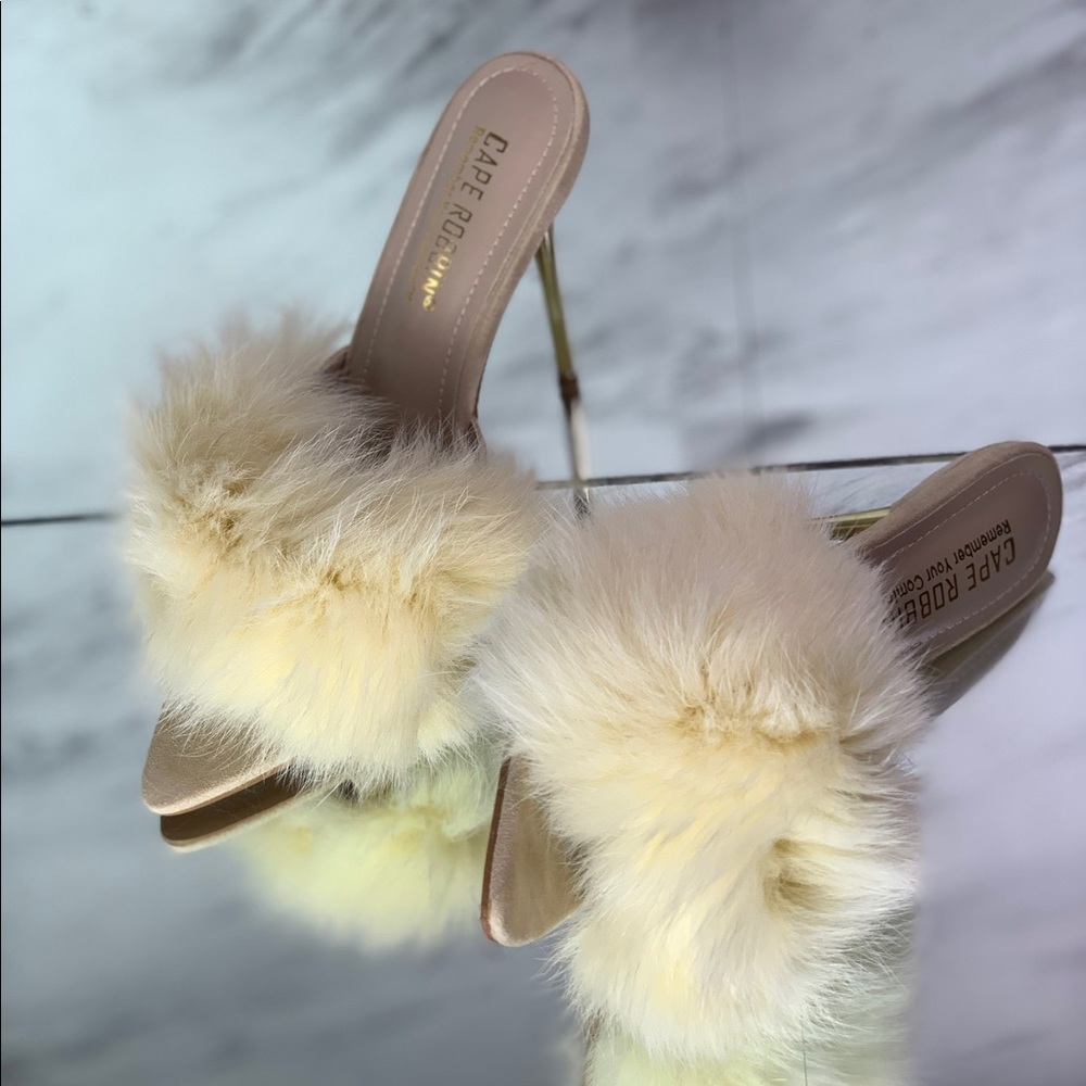 🕊 Blanc Faux Fur Mules 🕊 - Picture 6 of 6